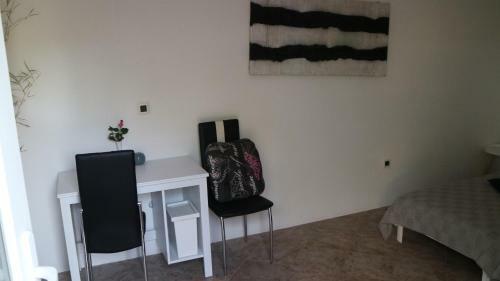 Hostal Rooms And Apartments V&m