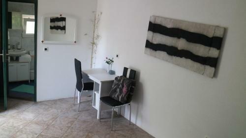 Hostal Rooms And Apartments V&m