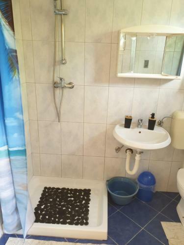 Hostal Rooms And Apartments V&m