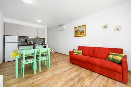 Hostal Andrea House With Apartments