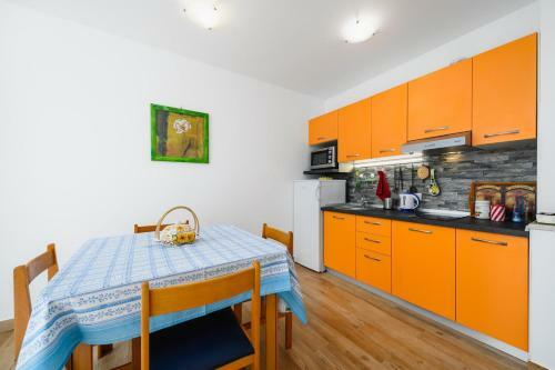 Hostal Andrea House With Apartments