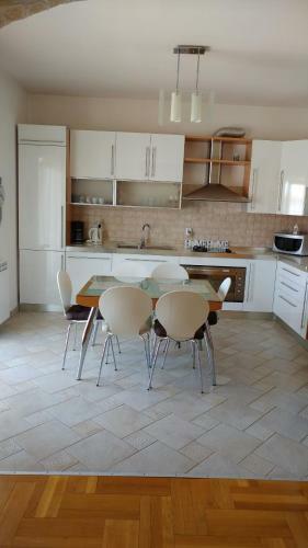 Apartment Adriana