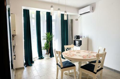 Provence Apartment In Alezzi Spa N Pool Resort