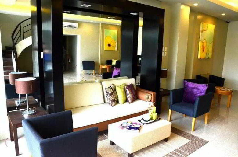 Hotel Holiday Suites