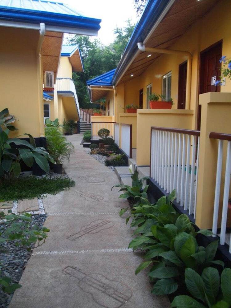 Hotel Blue Lagoon Inn & Suites
