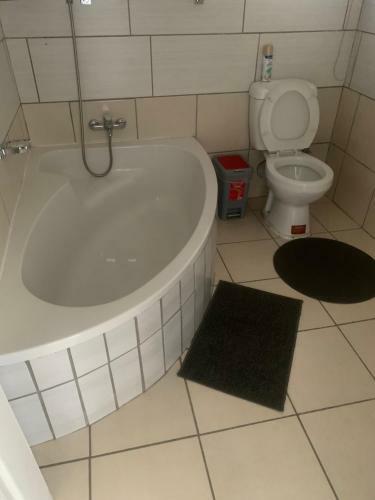 Bed & Breakfast Ekaya Palace Guest House