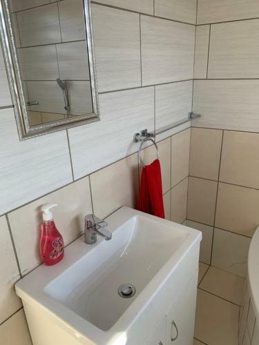 Bed & Breakfast Ekaya Palace Guest House