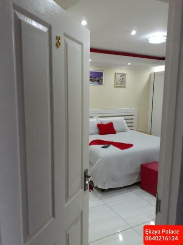 Bed & Breakfast Ekaya Palace Guest House