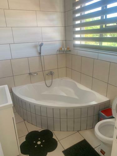 Bed & Breakfast Ekaya Palace Guest House