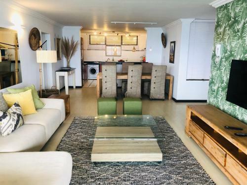 Sands Umdloti Luxury Beach Front Apartment