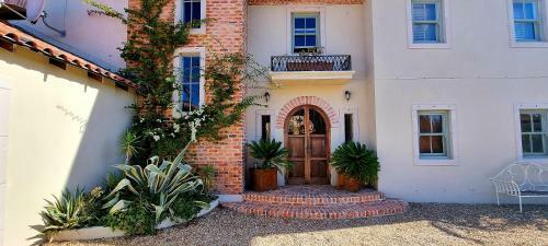 Sandmartins Private Secure Villa