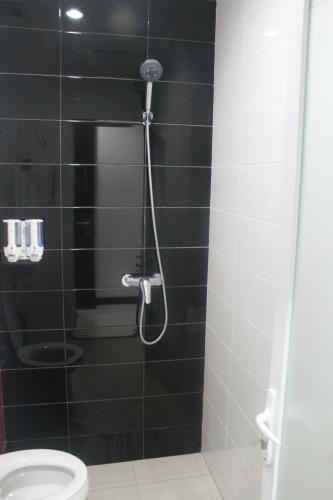 Hostal Mandastana Guest House And Kost