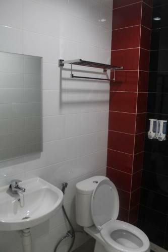 Hostal Mandastana Guest House And Kost