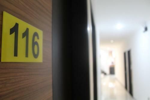 Hostal Mandastana Guest House And Kost