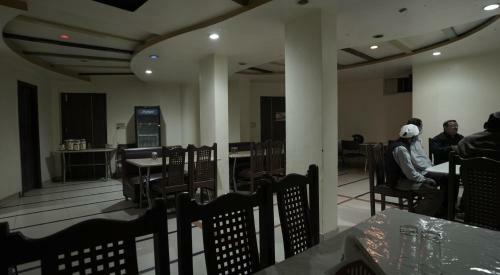 Hotel Paradise By Wb Inn