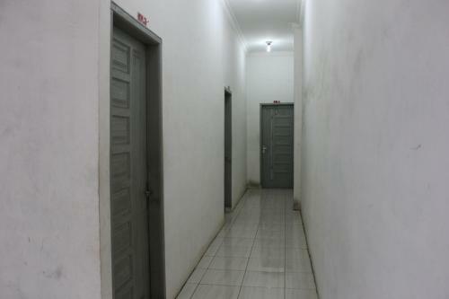 Hostal Penginapan Transit Tomato