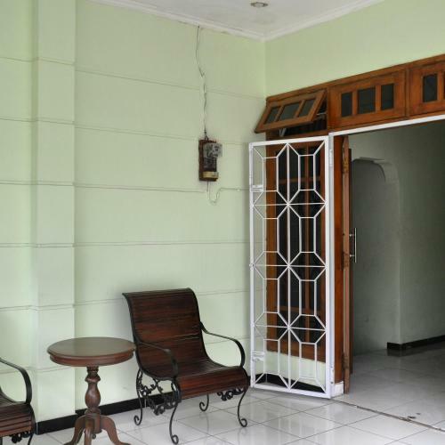 Hostal Emma Guest House Penginapan Keluarga