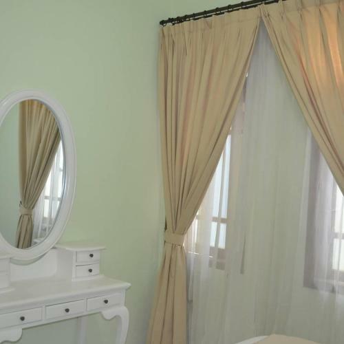 Hostal Emma Guest House Penginapan Keluarga