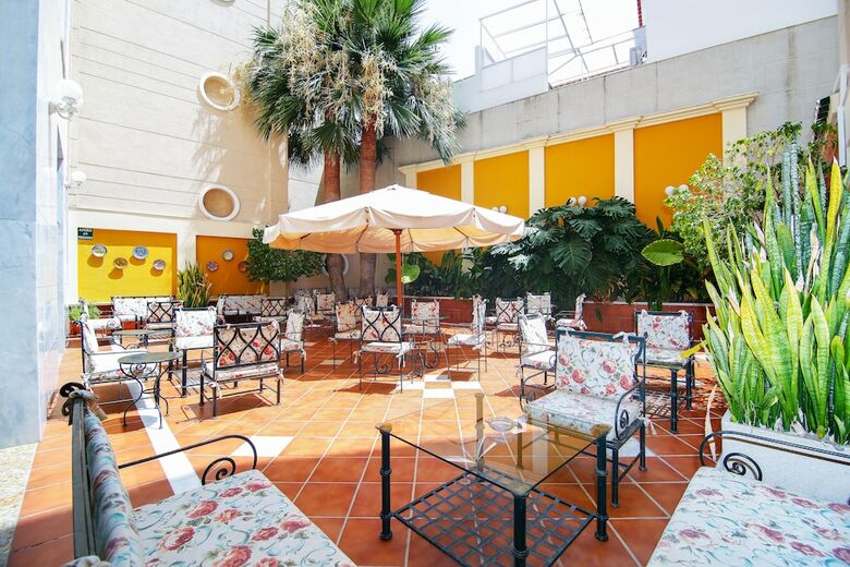 Hotel Mainake