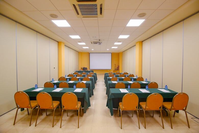 Hotel Mainake