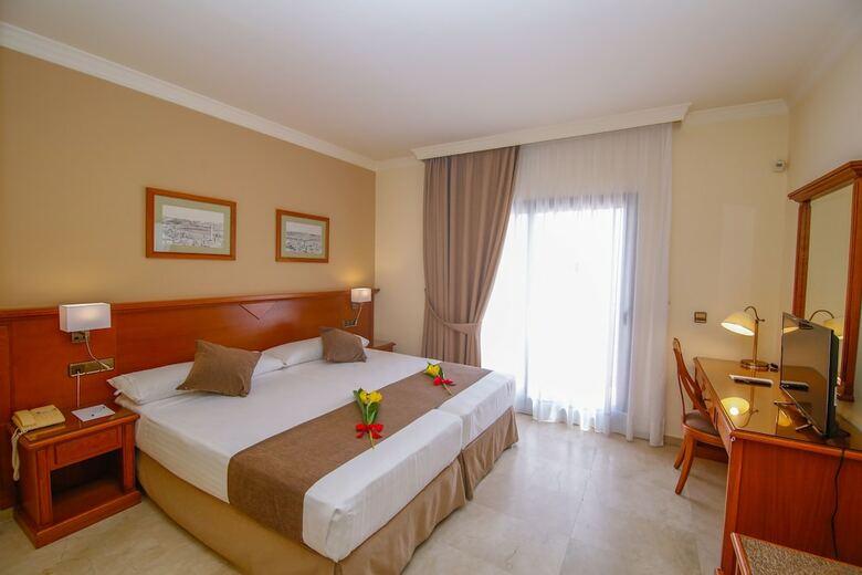 Hotel Mainake