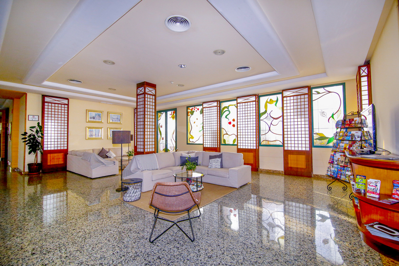 Hotel Mainake
