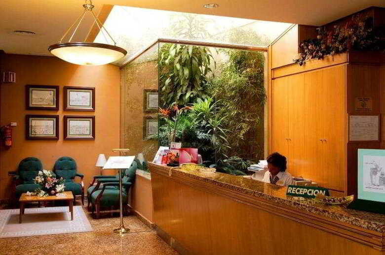 Hotel Mainake