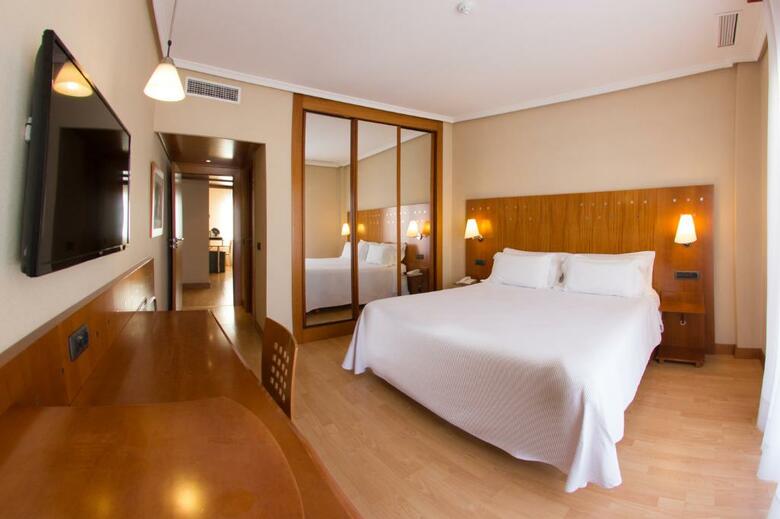 Hotel NH San Pedro