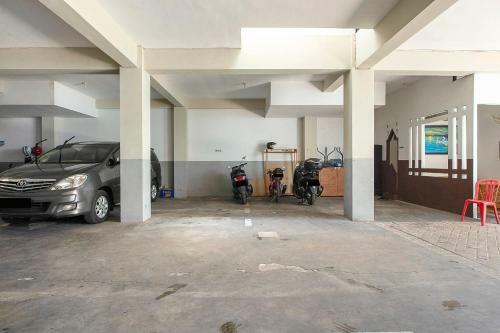 Hotel Oyo 3815 Kutisari Selatan 21 Syariah