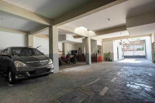 Hotel Oyo 3815 Kutisari Selatan 21 Syariah
