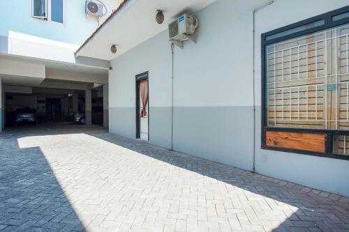 Hotel Oyo 3815 Kutisari Selatan 21 Syariah