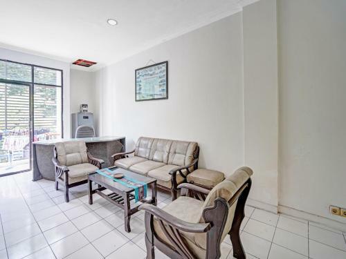 Hotel Spot On 90403 Gosepa Ngagel