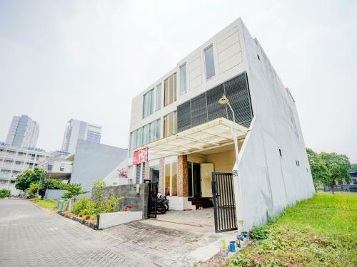 Hotel Oyo 90606 Glass House Citraland