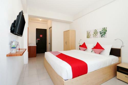 Hotel Vaccinated Staff - Oyo Flagship 910 Menara Rungkut Surabaya