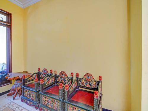 Hotel Oyo 90611 Griya Kutisari V Residence