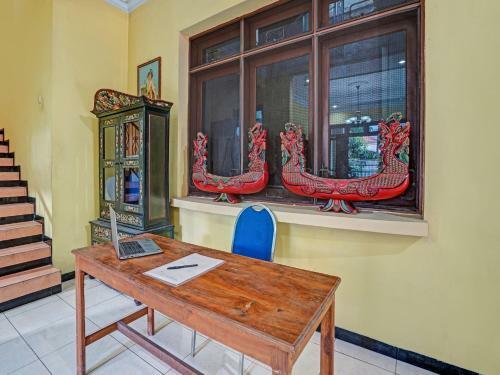 Hotel Oyo 90611 Griya Kutisari V Residence