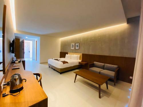 Kambaniru Beach Hotel And Resort