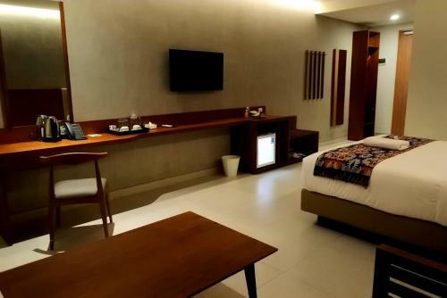 Kambaniru Beach Hotel And Resort