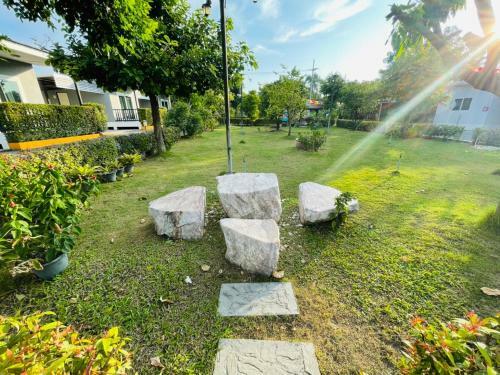 Hotel Baan Ruay Suk Resort, Lopburi