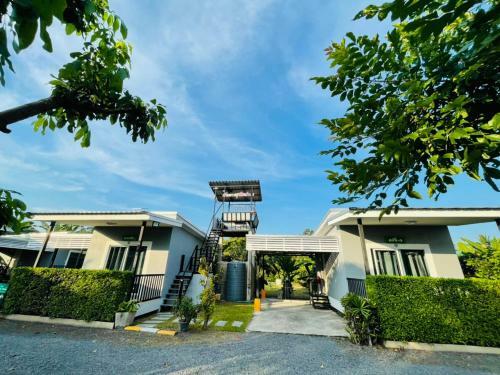 Hotel Baan Ruay Suk Resort, Lopburi