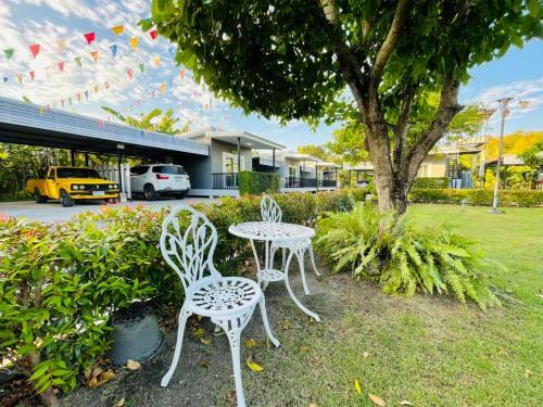 Hotel Baan Ruay Suk Resort, Lopburi
