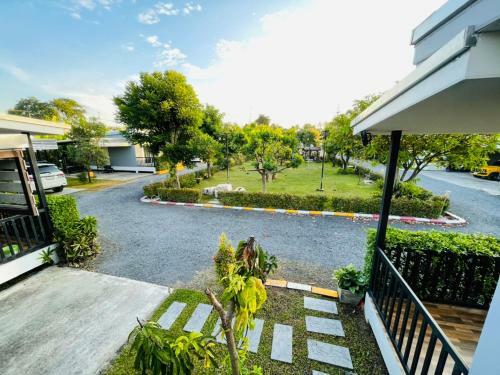 Hotel Baan Ruay Suk Resort, Lopburi