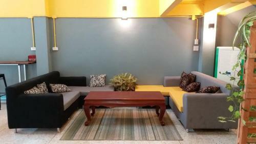 Hotel Gate 14 Inn