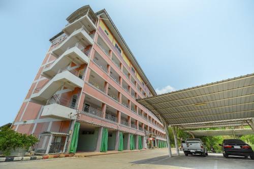 Hotel Oyo 762 Chompoo