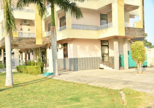 Hotel S K Resort & Marriage Garden