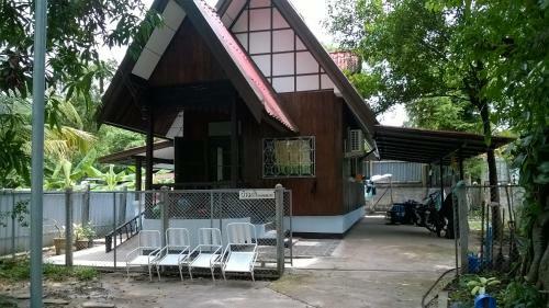 Hostal Wasuthan Garden House