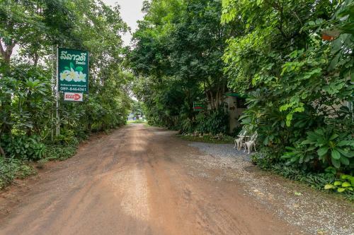 Hotel Vaccinated Staff - Oyo 1129 Leelavadee Resort Korat
