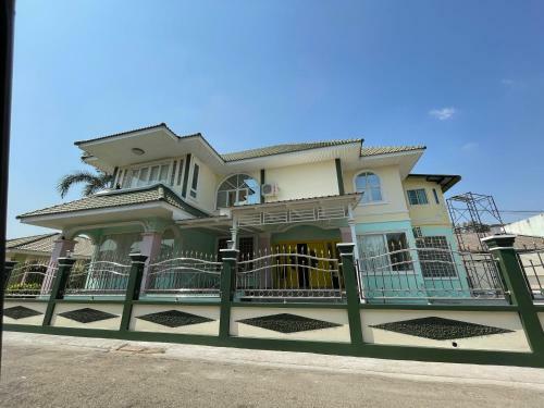 Villa Minimal House Phichit