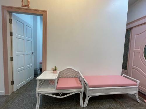 Villa Minimal House Phichit