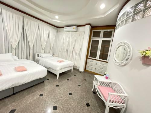 Villa Minimal House Phichit